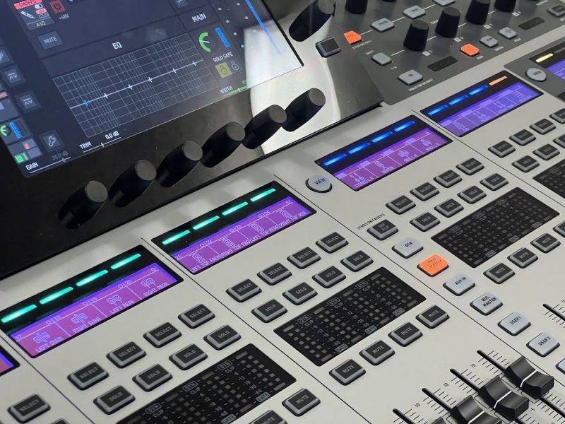 Dettaglio del mixer audio digitale della regia